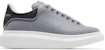 Alexander McQueen Oversized Sneaker 'Gun Grey' dalam Warna Kelabu Gelap 727394-WHXMT-1643
