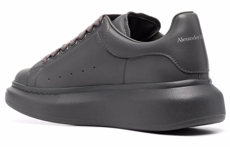 Lookbook Alexander McQueen Oversized Sneaker 'Lead Pencil' Pria/Wanita 553680WIAGC1513