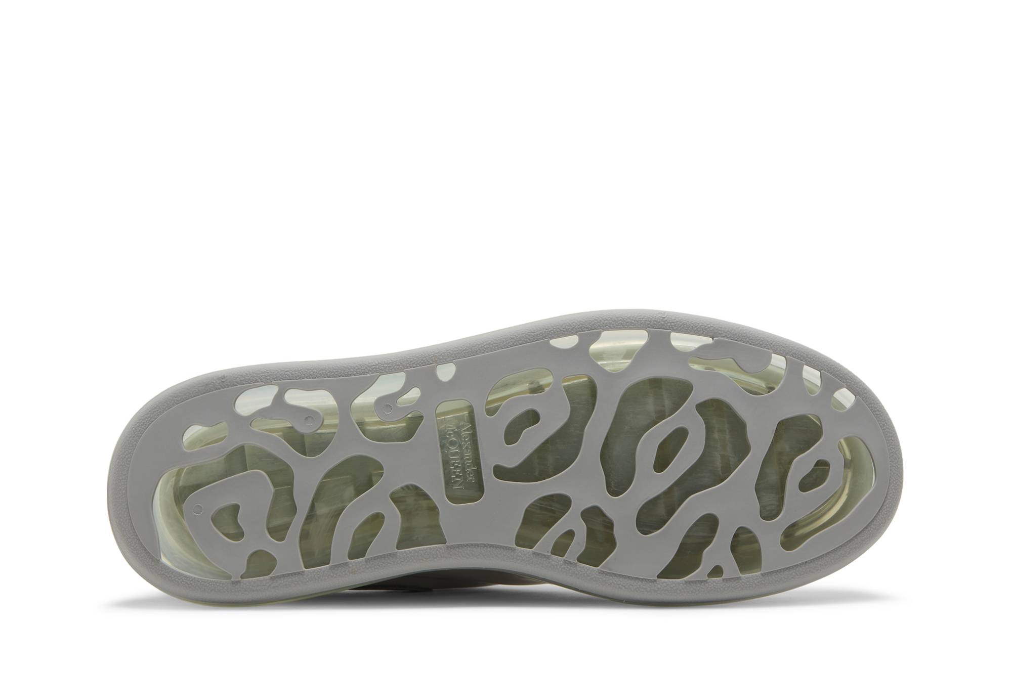 Shop 亚历山大·麦昆经典款板鞋“银色虹彩” 682398-W4K52-8305