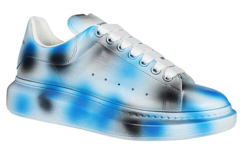 Lookbook Alexander McQueen Sepatu Oversize 'Spray Paint - Hitam Biru' 730083-WICW1-8912