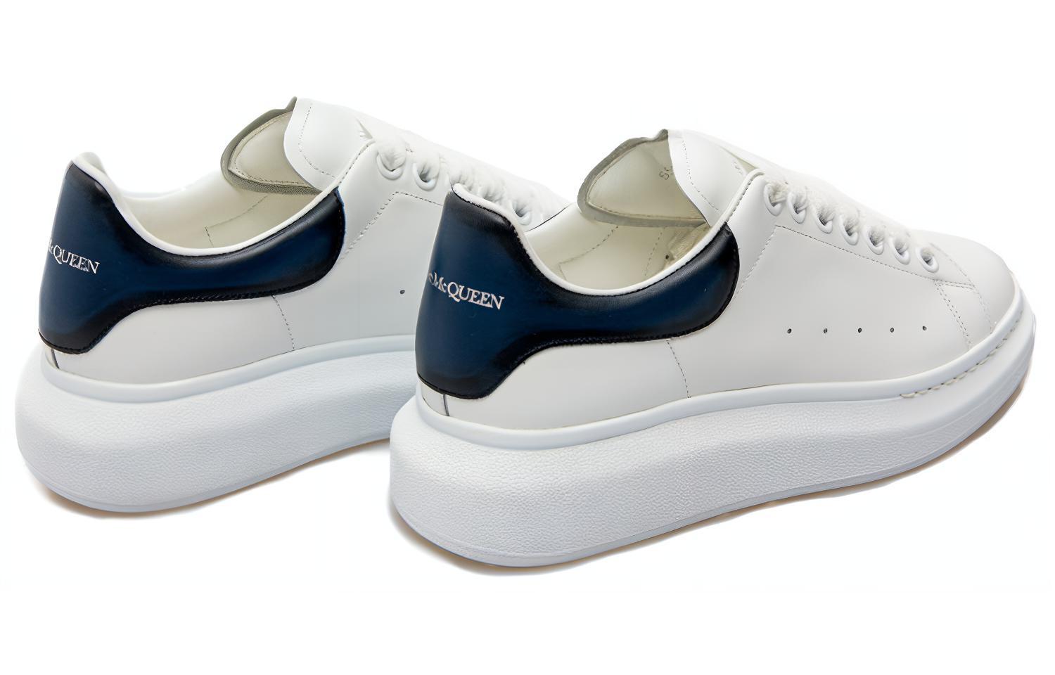 Shop アレキサンダー・マックイーン オーバーサイズスニーカー 白/アンスラサイト 553680WICGB9384