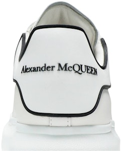 アレキサンダー・マックイーン オーバーサイズスニーカー 白黒 625156-WHXMT-9074 Sizing アレキサンダー・マックイーン オーバーサイズスニーカー 白黒 625156-WHXMT-9074