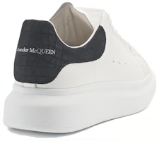 Sepatu Alexander McQueen Oversized 'Putih Hitam' 625162WHZ4K9061 Shop Sepatu Alexander McQueen Oversized 'Putih Hitam' 625162WHZ4K9061