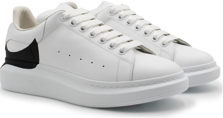 Alexander McQueen Sepatu Oversized 'Putih Hitam' 645863WHZ4L9061 Shop Alexander McQueen Sepatu Oversized 'Putih Hitam' 645863WHZ4L9061