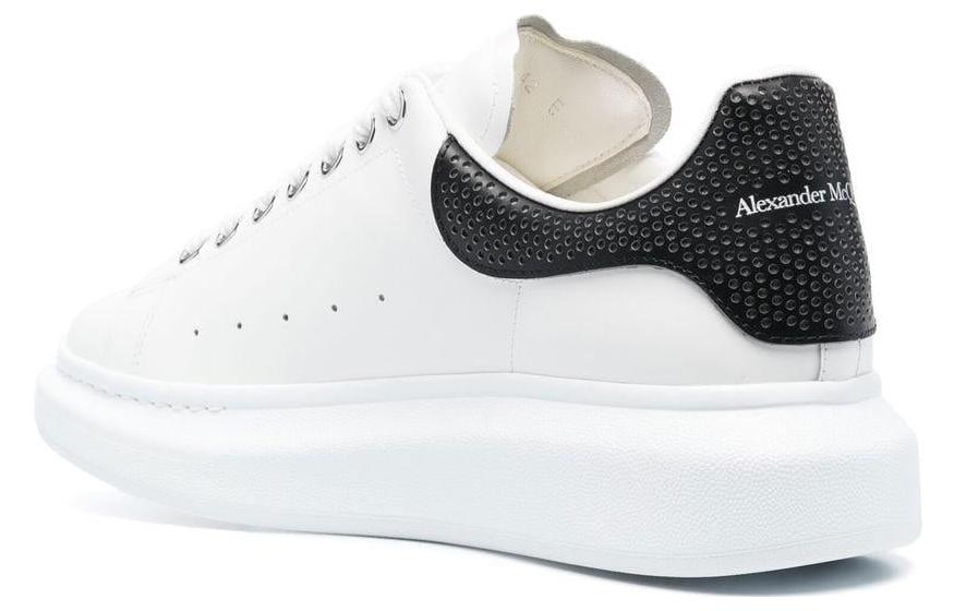 Purchase 알렉산더 맥퀸 오버사이즈 스니커즈 '화이트 블랙 펀칭 힐' 735769-WICYP-9089