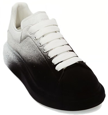Alexander McQueen Sepatu Besar 'Putih Hitam Spray' 575415-WHWM1-9034 Order Alexander McQueen Sepatu Besar 'Putih Hitam Spray' 575415-WHWM1-9034