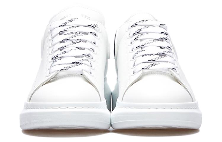 Shop アレキサンダー・マックイーン オーバーサイズスニーカー 白/青 625156WHXMT9086