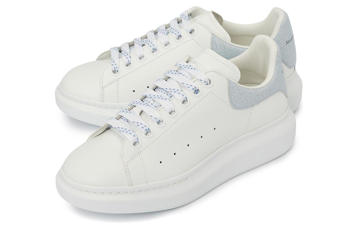 Lookbook 알렉산더 맥퀸 오버사이즈 스니커즈 '화이트 라이트 블루 크로커다일' 625162-WIBNG-9760