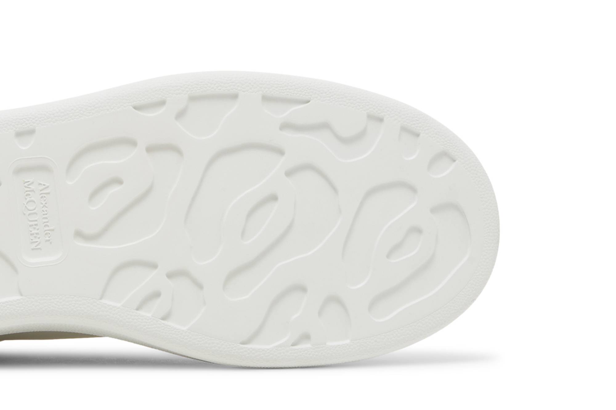 Purchase Alexander McQueen Kasut Oversize 'Putih Navy Patent' 727390WICGW9095