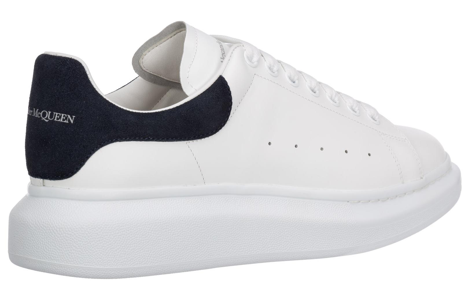 Shop アレキサンダー・マックイーン オーバーサイズスニーカー 白/ペトロール 553680-WHGP7-9483