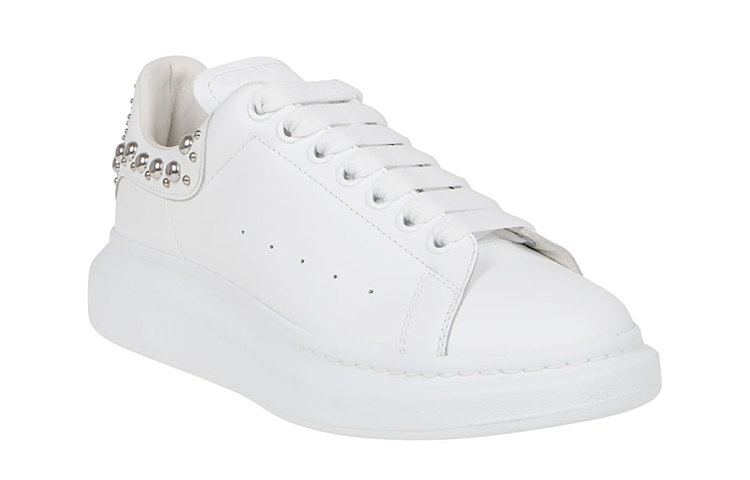 Lookbook Zapatillas Alexander McQueen Oversized 'Blanco con Tachuelas Plateadas' 662643-WHTQQ-9071