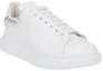 Lookbook Zapatillas Alexander McQueen Oversized 'Blanco con Tachuelas Plateadas' 662643-WHTQQ-9071