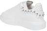 Shop Zapatillas Alexander McQueen Oversized 'Blanco con Tachuelas Plateadas' 662643-WHTQQ-9071