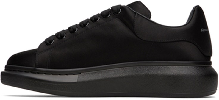 alexander-mc-queen-oversized-sneakers-core-black-712133-w4-ac-01000