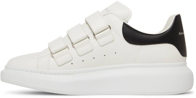 Alexander McQueen Sneaker Bertali Tiga 'Putih Hitam' 705067-WHGP5-9061 Lookbook Alexander McQueen Sneaker Bertali Tiga 'Putih Hitam' 705067-WHGP5-9061