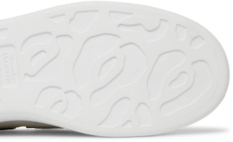 Alexander McQueen Sneaker Bertali Tiga 'Putih Hitam' 705067-WHGP5-9061 Purchase Alexander McQueen Sneaker Bertali Tiga 'Putih Hitam' 705067-WHGP5-9061