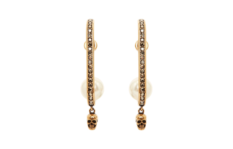 Lookbook Alexander McQueen Pendientes de Calavera con Perlas en Oro Antigua. 667546J160Z4039