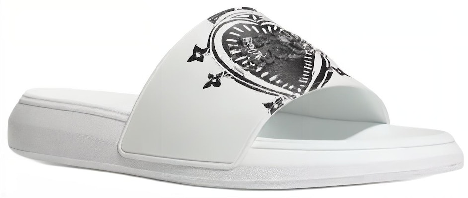Sandal Alexander McQueen Pool 'Heart Logo - Putih' 667808-W4QS2-9061 Lookbook Sandal Alexander McQueen Pool 'Heart Logo - Putih' 667808-W4QS2-9061