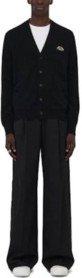 Alexander McQueen Seal Logo Hitam/Gading Kardigan Leher-V Baju Rajut Hitam. 775770-Q1A7S-1080 Lookbook Alexander McQueen Seal Logo Hitam/Gading Kardigan Leher-V Baju Rajut Hitam. 775770-Q1A7S-1080