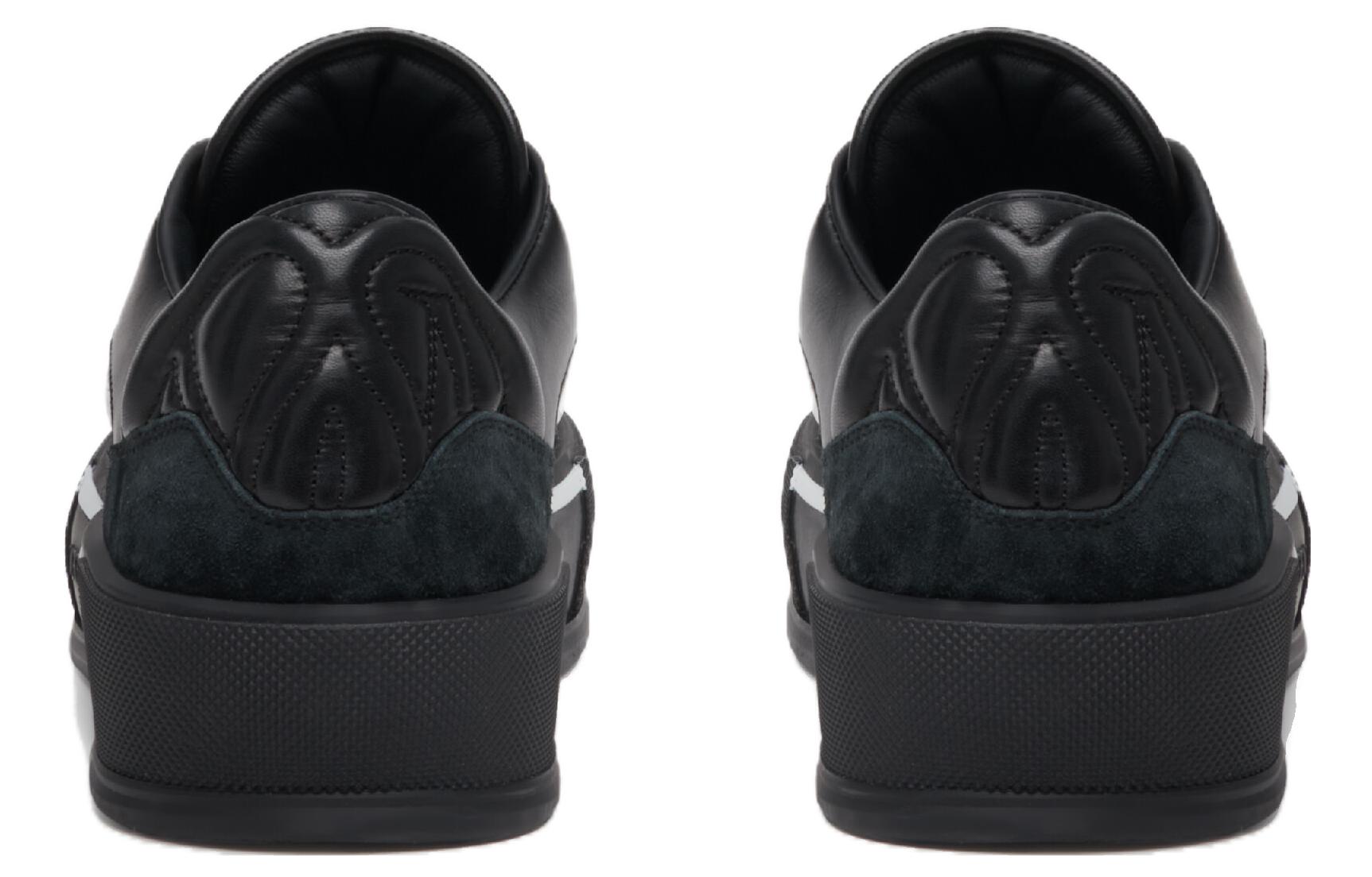 Lookbook 알렉산더 맥퀸 스케이트 플림솔 (블랙/화이트) 777241W4SS31070