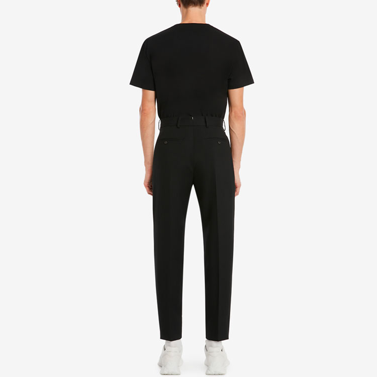 Shop 알렉산더 맥퀸 스컬 로고 프린트 티셔츠 SS22 블랙 크루넥 티. 704967-QTZ02-0901