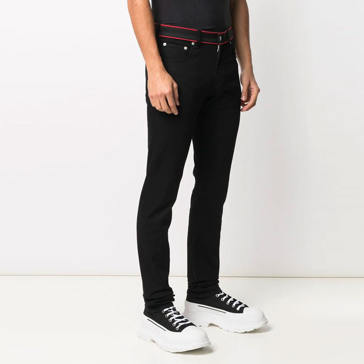 Lookbook 亞歷山大·麥昆標誌貼花條紋細節黑色修身牛仔褲. 642574-QQY49-1000