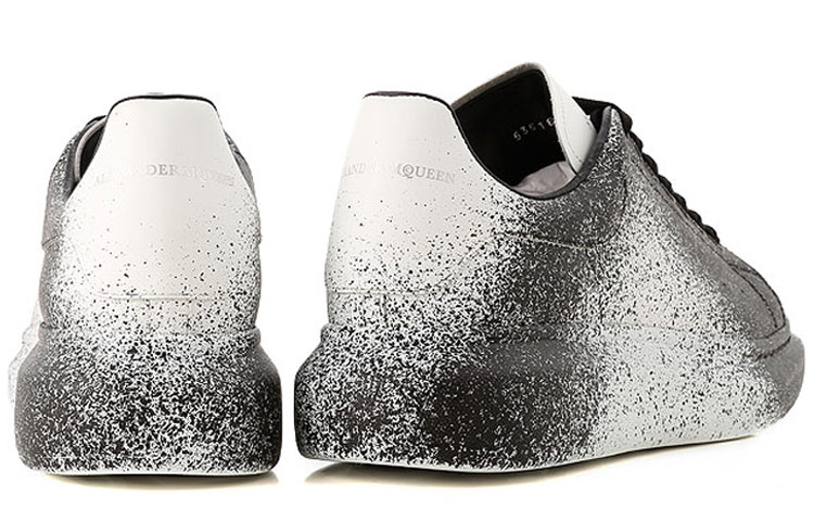 Shop Alexander McQueen Sepatu 'Hitam Putih' 535187WHQYU9061