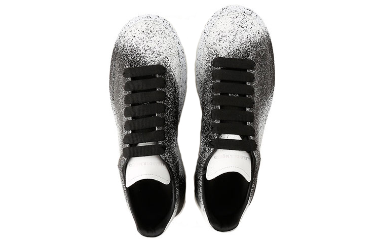 Purchase Alexander McQueen Sepatu 'Hitam Putih' 535187WHQYU9061