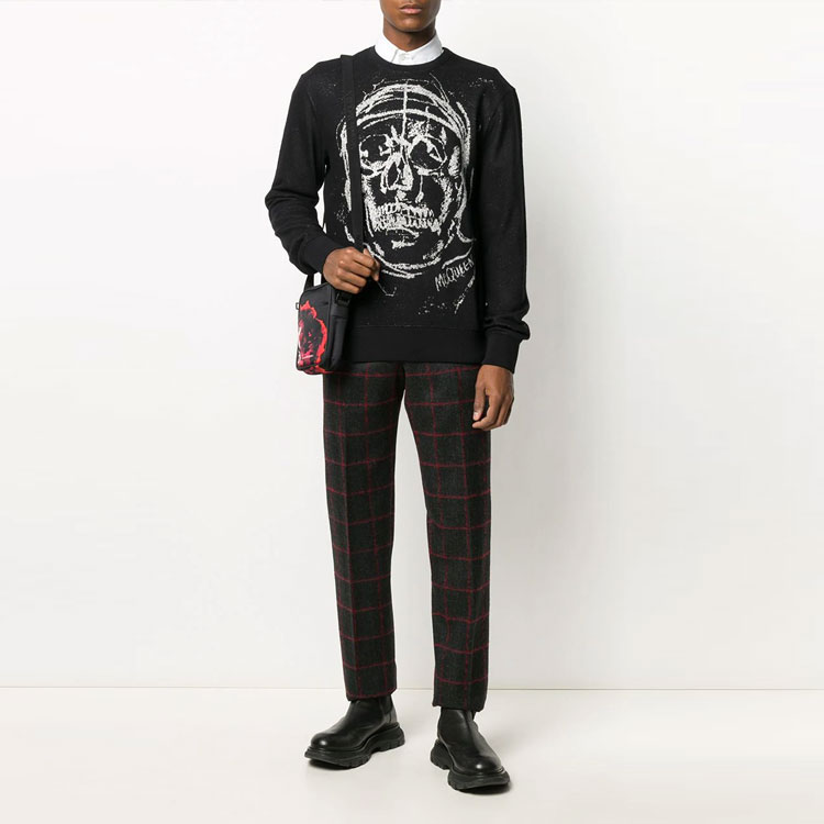 Lookbook Alexander McQueen SS21 Baju Sweatshirt Cetakan Tengkorak Hitam 631386-QPX71-1065