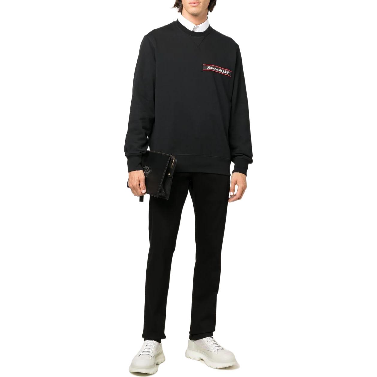 Lookbook 亚历山大·麦昆 SS22 黑色前标志贴饰圆领卫衣 642663-QTX75-0901