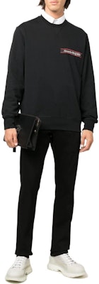 亚历山大·麦昆 SS22 黑色前标志贴饰圆领卫衣 642663-QTX75-0901 Lookbook 亚历山大·麦昆 SS22 黑色前标志贴饰圆领卫衣 642663-QTX75-0901