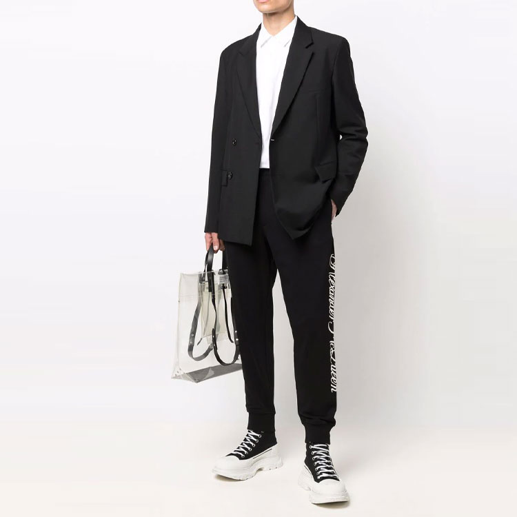 Lookbook Alexander McQueen SS22 Seluar Jogger Slim Logo Hitam Pinggang Tinggi 687742-QSZ9A-0901