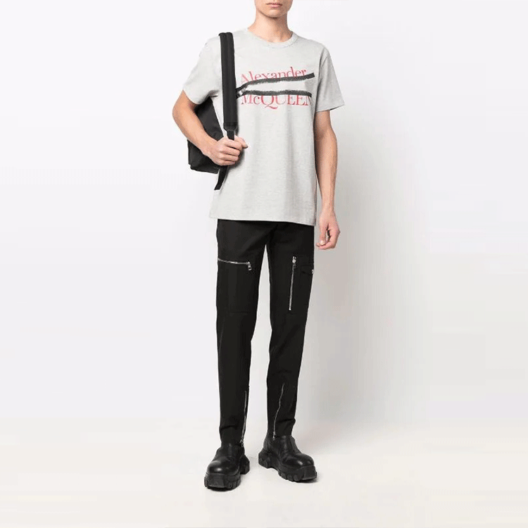 Lookbook Alexander McQueen SS22  Grey Zip Letter Print Graphic T-Shirt. 688189-QSZ8A-0902