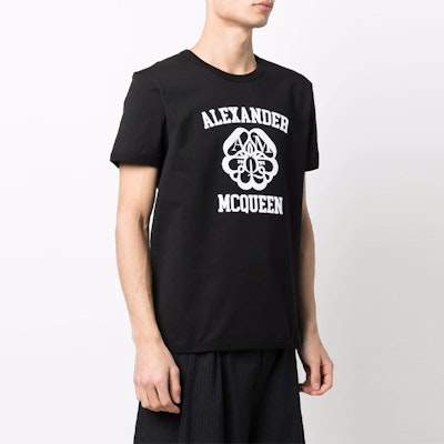 Alexander McQueen SS22 Logo Cetak Hitam Baju-T Lengan Pendek. 682519-QSZ53-0901 Purchase Alexander McQueen SS22 Logo Cetak Hitam Baju-T Lengan Pendek. 682519-QSZ53-0901