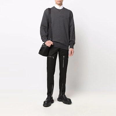 Alexander McQueen SS22 Seluar Slim Fit Kasual Zip Detailing Hitam 682312-QSS44-1000 Lookbook Alexander McQueen SS22 Seluar Slim Fit Kasual Zip Detailing Hitam 682312-QSS44-1000