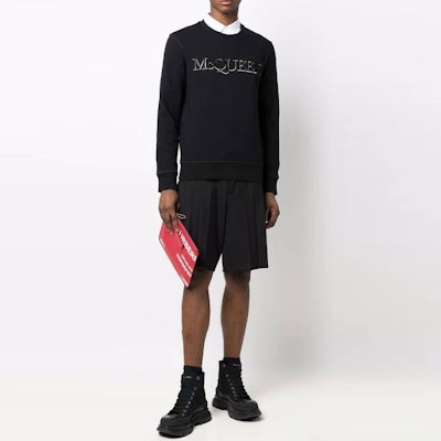 Alexander McQueen SS22 Baju Longgar Hitam Logo Cetak Lengan Panjang. 688719-QSX96-1000 Shop Alexander McQueen SS22 Baju Longgar Hitam Logo Cetak Lengan Panjang. 688719-QSX96-1000