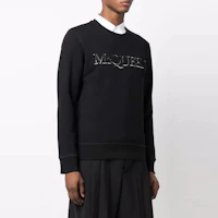 Purchase Alexander McQueen SS22 黑色字母標誌印花圓領長袖衛衣。 688719-QSX96-1000