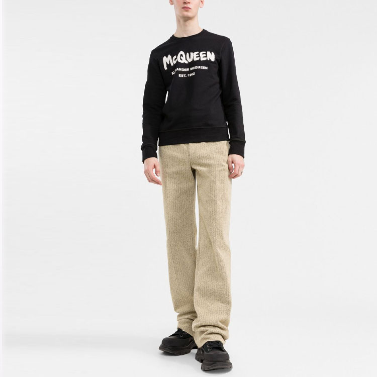 Lookbook 알렉산더 맥퀸 SS22 로고 프린트 블랙 맨즈 크루넥 스웻셔츠 688713-QSZ81-0901