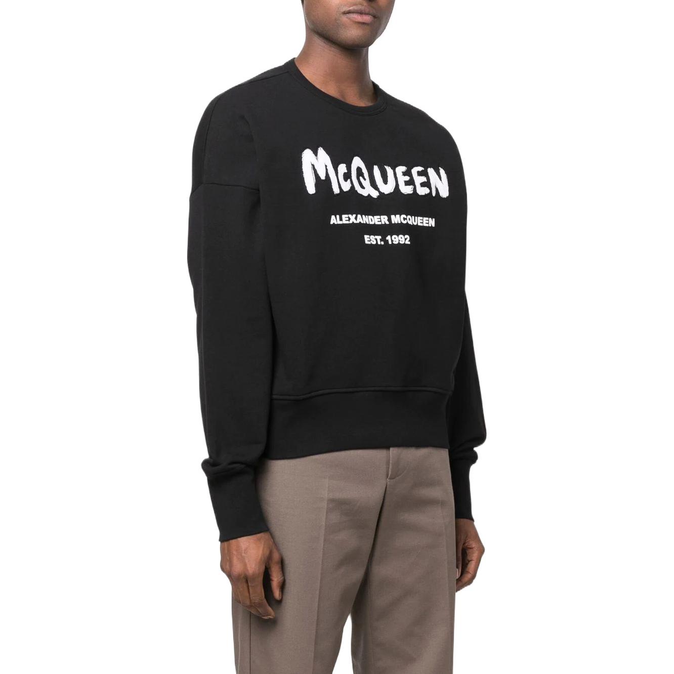 Shop Alexander McQueen SS22 Logo Cetak Baju Lengan Panjang Hitam Lelaki 701285-QTZ11-0901