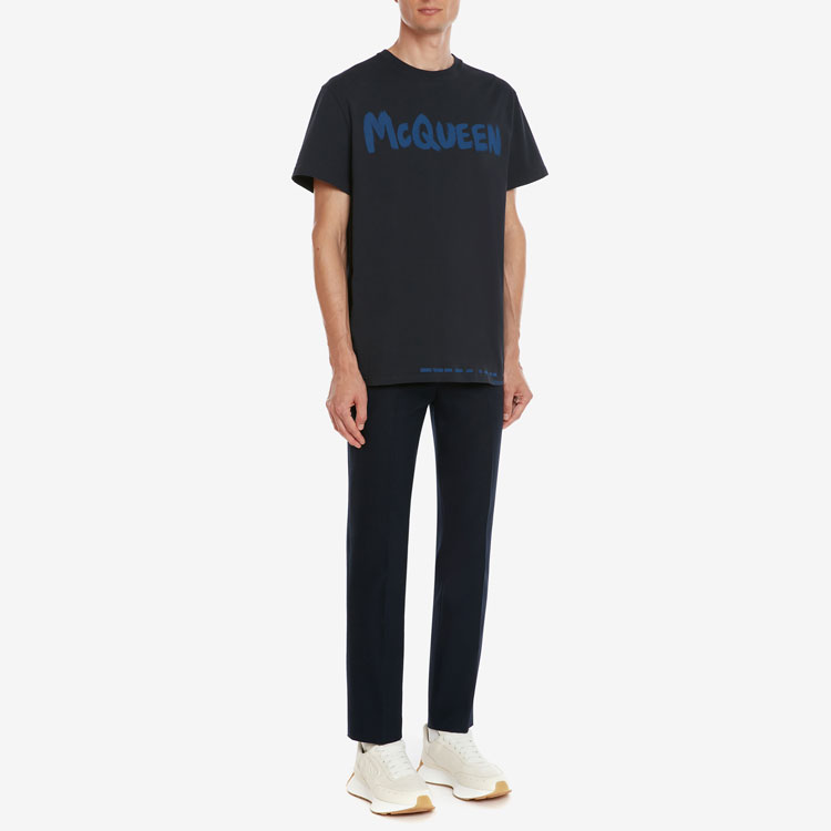 Purchase Alexander McQueen SS22 Kaos Crewneck Logo Cetak Navy. 622104-QUZ57-0933