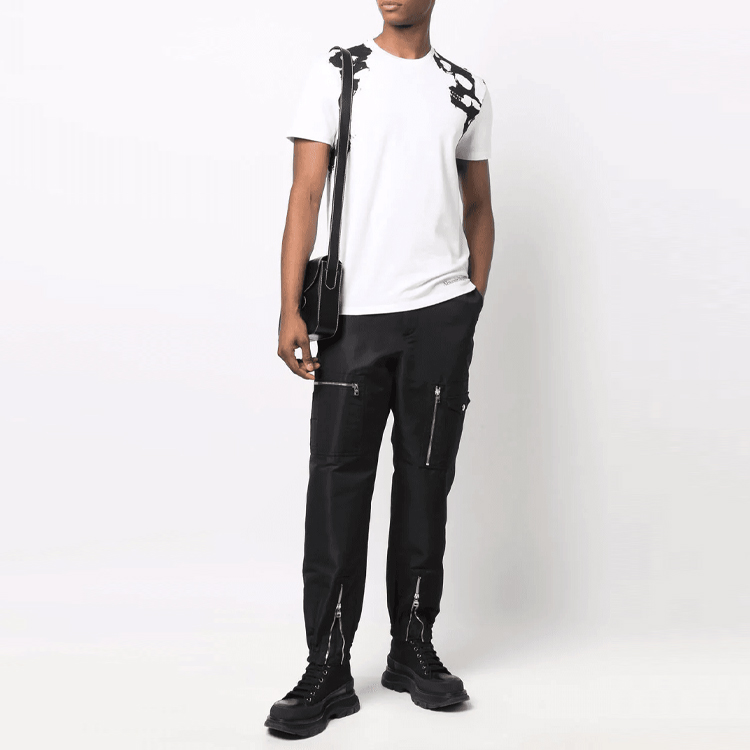 Shop 알렉산더 맥퀸 SS22 스컬 프린트 크루넥 화이트 티셔츠. 682533-QSZ65-0900