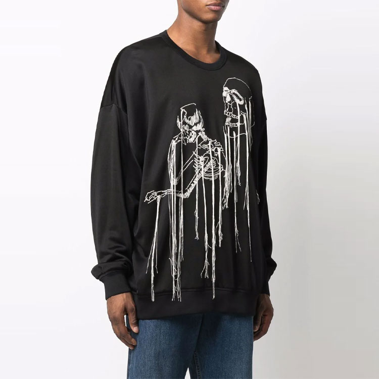 Shop 알렉산더 맥퀸 SS22 스컬 프린트 크루넥 긴팔 스웨트셔츠 블랙 남성용 683192-QSX52-1000