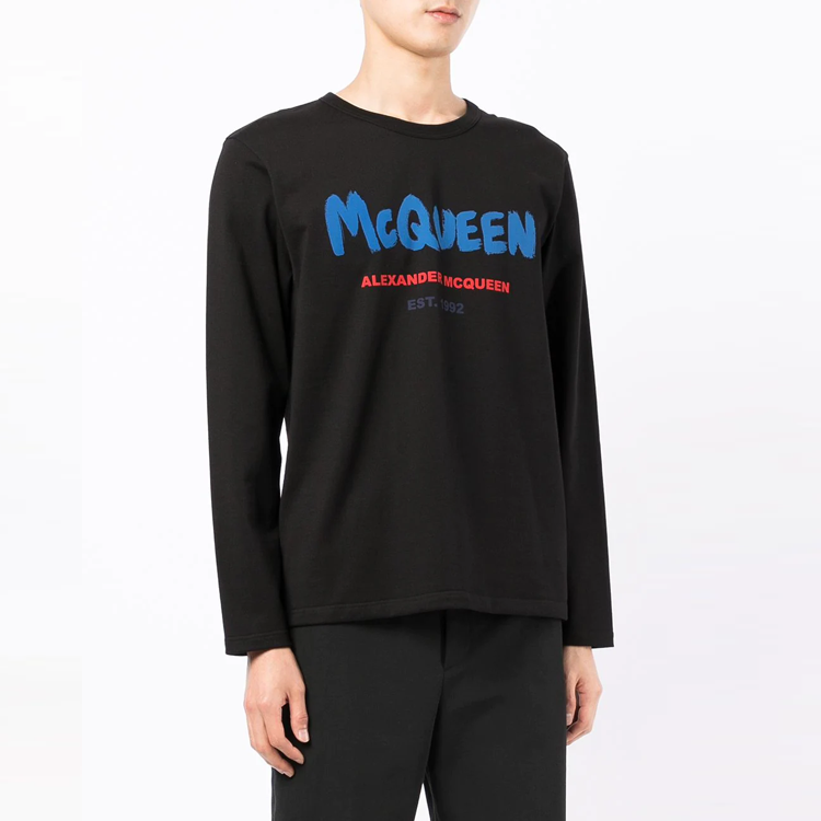 Shop アレキサンダー・マックイーン SS22 ロゴプリント長袖Tシャツ ソリッドカラー 682518-QSZ52-0901