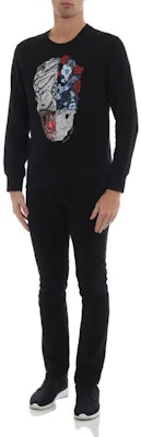 Alexander McQueen SS23 Baju Hitam Lengan Panjang Kapas Berleher Bulat Cetakan 550494-QMZ71-0901 Lookbook Alexander McQueen SS23 Baju Hitam Lengan Panjang Kapas Berleher Bulat Cetakan 550494-QMZ71-0901