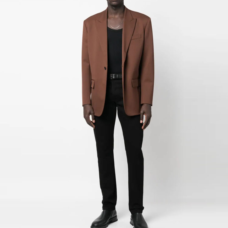 Lookbook 알렉산더 맥퀸 SS23 자수 로고 슬림 핏 블랙 진 남성용. 683031-QTY70-1000