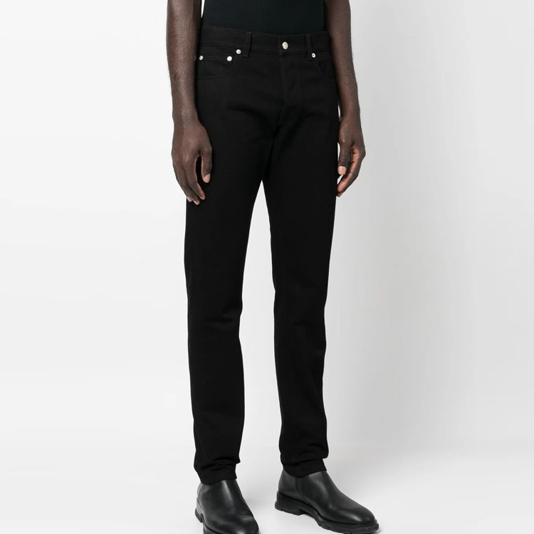 Purchase 알렉산더 맥퀸 SS23 자수 로고 슬림 핏 블랙 진 남성용. 683031-QTY70-1000