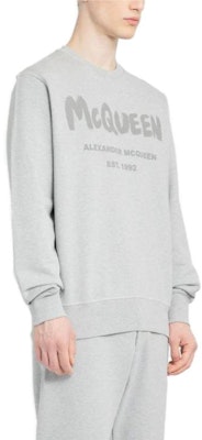 Alexander McQueen SS23 Letter Print Crewneck Sweatshirt Lelaki Dove Grey. 688713-QVZ81-0922 Purchase Alexander McQueen SS23 Letter Print Crewneck Sweatshirt Lelaki Dove Grey. 688713-QVZ81-0922
