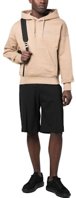 Alexander McQueen SS23 經典標誌印花連帽衫 米色。 722257-QUX63-9502 Lookbook Alexander McQueen SS23 經典標誌印花連帽衫 米色。 722257-QUX63-9502