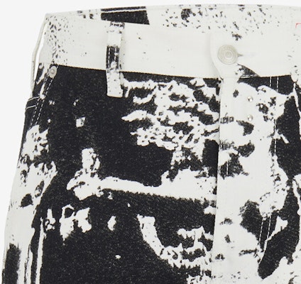 알렉산더 맥퀸 SS24 화이트 스트레이트 레그 패턴 버튼 프론트 진 남성. 781778-QYAAZ-9080 Sizing 알렉산더 맥퀸 SS24 화이트 스트레이트 레그 패턴 버튼 프론트 진 남성. 781778-QYAAZ-9080