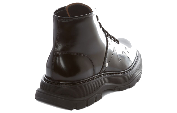 Shop アレキサンダー・マックイーン トレッド レースアップ ブーツ (黒) 604253WHQS01000